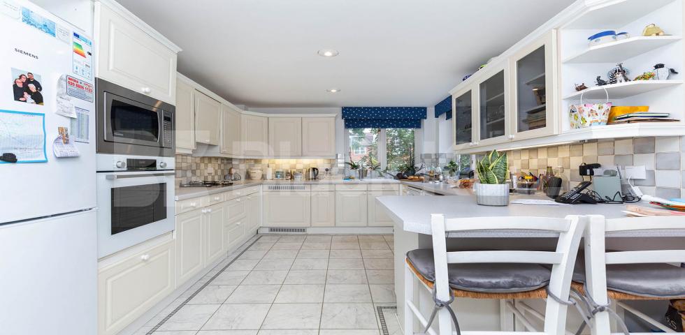 			NEW INSTRUCTION!, 3 Bedroom, 2 bath, 1 reception Apartment			 Hendon Lane, FINCHLEY